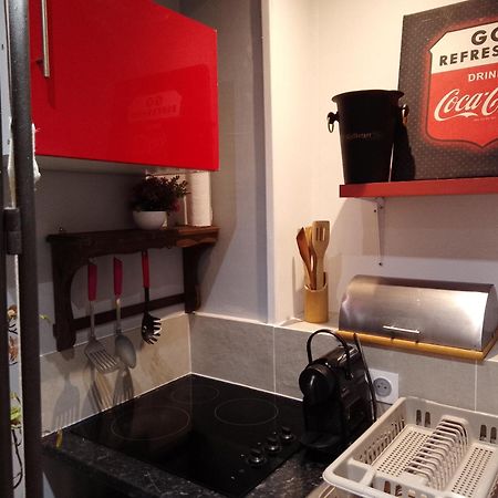 Guesthouse Familial Pour 2,3,4 Personnes De 44M2- Accessible Handic -Rez De Chaussee-Vues Sur Rue Et Patio Prive - Sejour, Chambre Separee-Cuisine,Salle De Bain,Lit Double Et Canape-Lit 2Pers-Entree De La Rue Berzelius-5 Minutes Du Metro Brochant-Lig Paris Extérieur photo