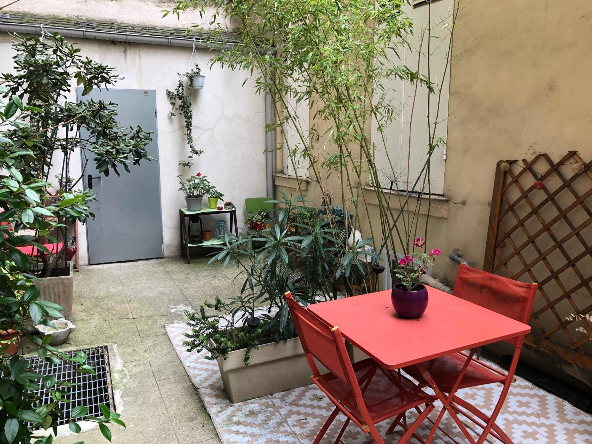 Guesthouse Familial Pour 2,3,4 Personnes De 44M2- Accessible Handic -Rez De Chaussee-Vues Sur Rue Et Patio Prive - Sejour, Chambre Separee-Cuisine,Salle De Bain,Lit Double Et Canape-Lit 2Pers-Entree De La Rue Berzelius-5 Minutes Du Metro Brochant-Lig Paris Extérieur photo
