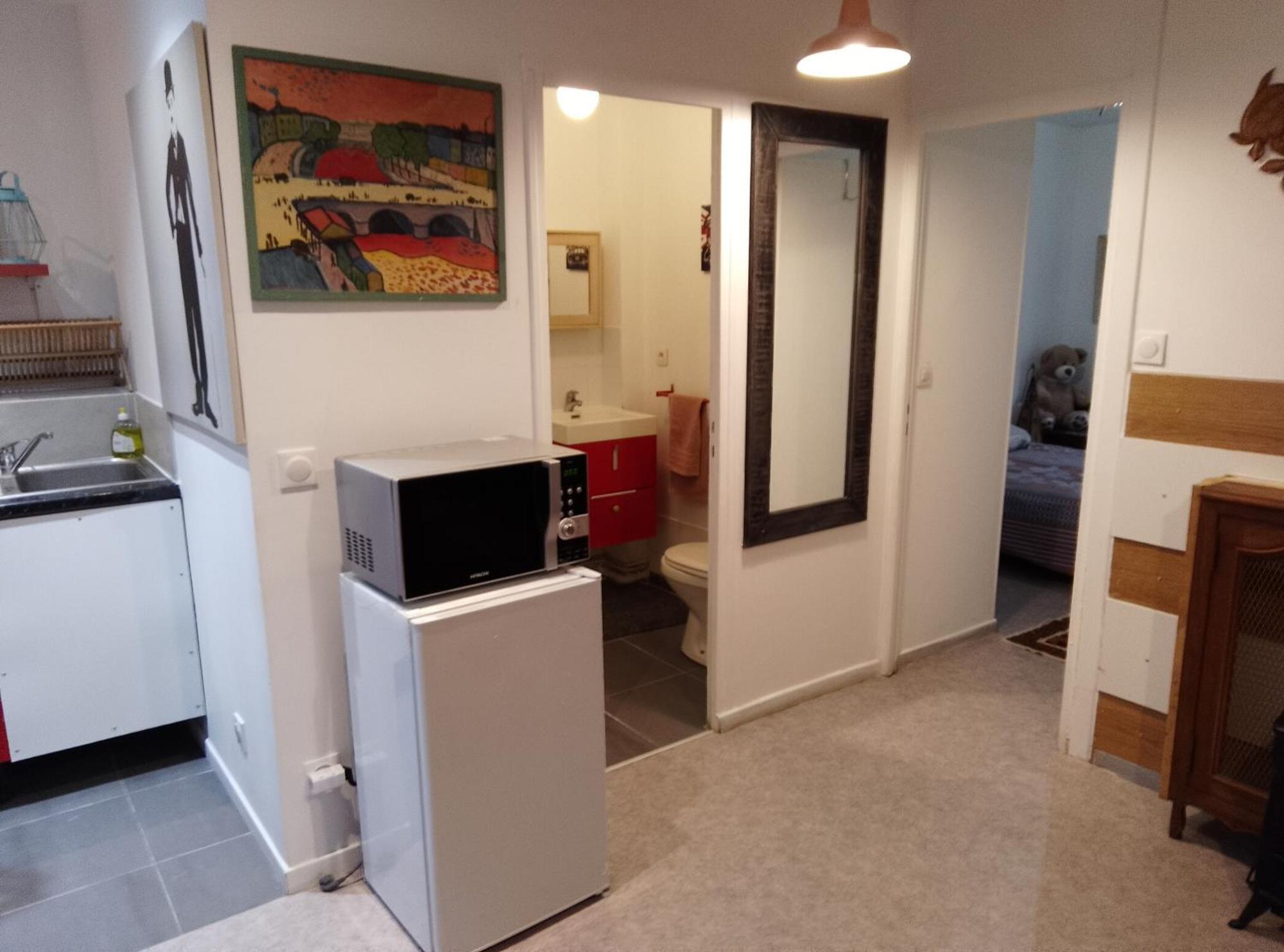 Guesthouse Familial Pour 2,3,4 Personnes De 44M2- Accessible Handic -Rez De Chaussee-Vues Sur Rue Et Patio Prive - Sejour, Chambre Separee-Cuisine,Salle De Bain,Lit Double Et Canape-Lit 2Pers-Entree De La Rue Berzelius-5 Minutes Du Metro Brochant-Lig Paris Extérieur photo