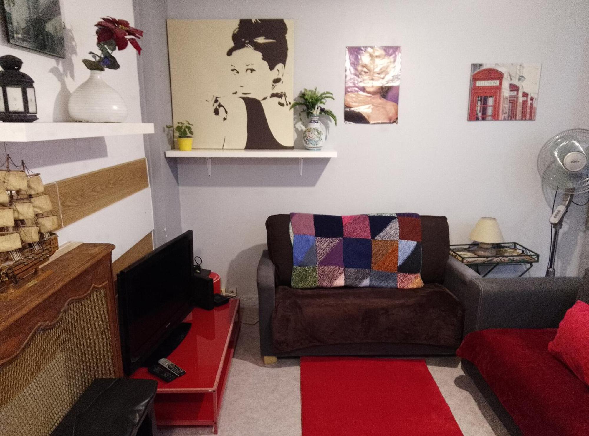 Guesthouse Familial Pour 2,3,4 Personnes De 44M2- Accessible Handic -Rez De Chaussee-Vues Sur Rue Et Patio Prive - Sejour, Chambre Separee-Cuisine,Salle De Bain,Lit Double Et Canape-Lit 2Pers-Entree De La Rue Berzelius-5 Minutes Du Metro Brochant-Lig Paris Extérieur photo