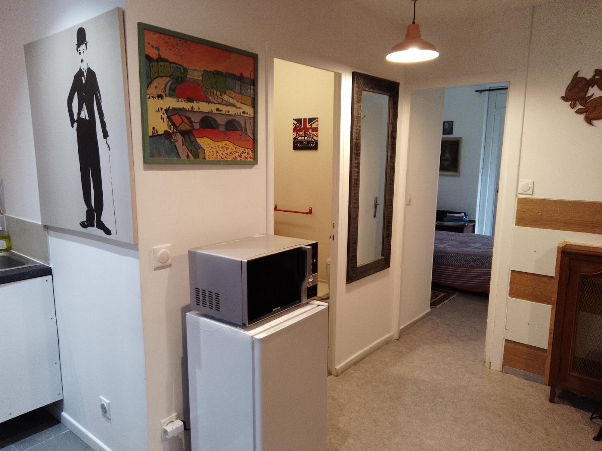 Guesthouse Familial Pour 2,3,4 Personnes De 44M2- Accessible Handic -Rez De Chaussee-Vues Sur Rue Et Patio Prive - Sejour, Chambre Separee-Cuisine,Salle De Bain,Lit Double Et Canape-Lit 2Pers-Entree De La Rue Berzelius-5 Minutes Du Metro Brochant-Lig Paris Extérieur photo